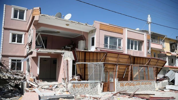 Depremlerden etkilenen bazı şehir ve ilçelerdeki “mücbir sebep hali” uzatıldı