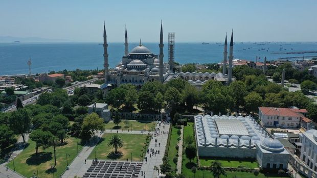 İstanbul yılın ilk 4 ayında 5,2 milyon yabancı turist ağırladı