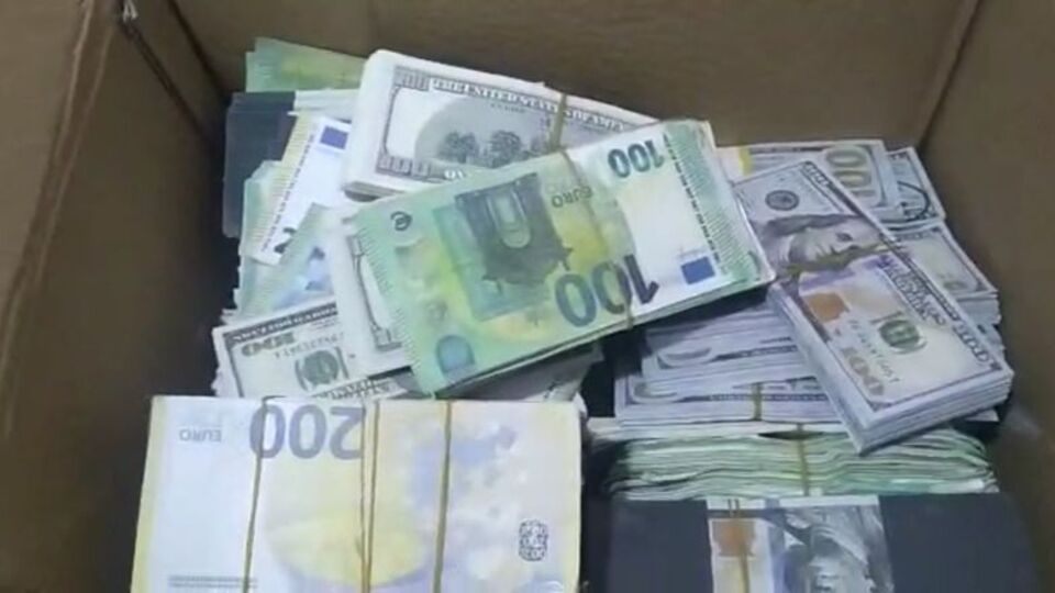 Döviz kazandırdı, borsa kaybettirdi