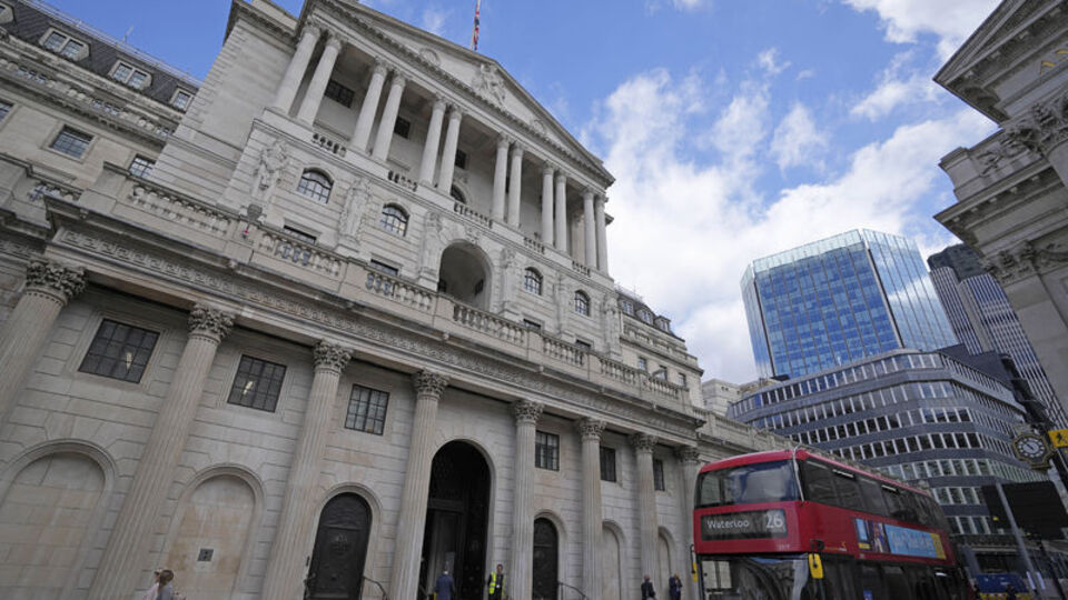 İngiltere’de tahminlerin üzerinde büyüme