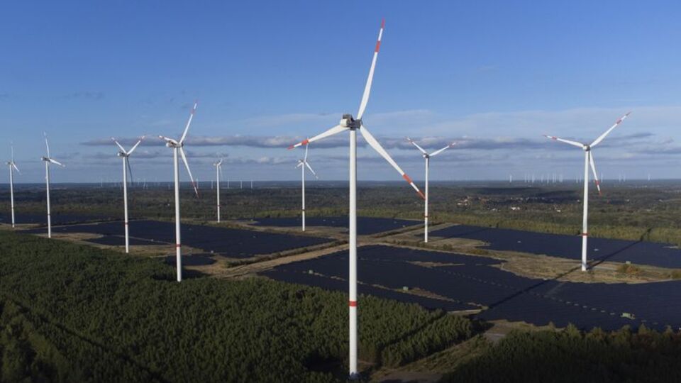 Küresel enerji yatırımlarının rekor seviyeye ulaşması bekleniyor