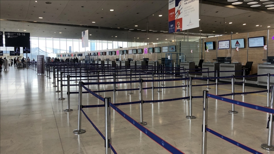 Fransa’da grevi nedeniyle bazı uçuşlar iptal edildi