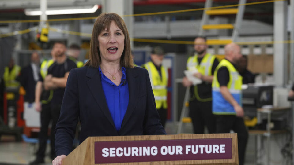 İngiltere’de maliye bakanı krizi aşılmış görünüyor