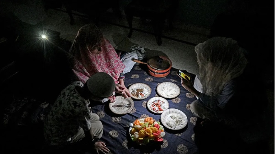 Pakistan uzun yılların en büyük enerji kriziyle karşı karşıya