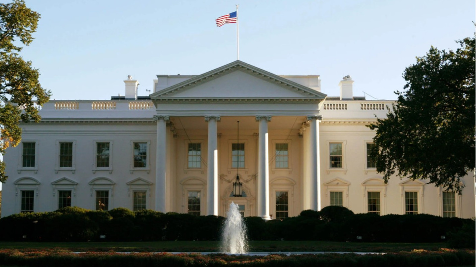 Beyaz Saray’dan Trump’ın yapay zeka kararnamesine erteleme