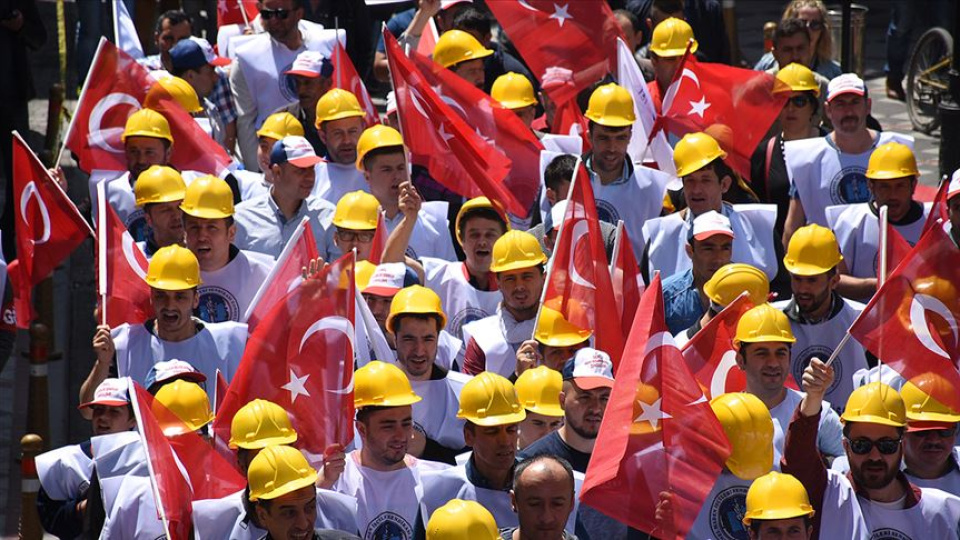 Ekonomi yönetimi 1 Mayıs Emek ve Dayanışma Günü’nü kutladı