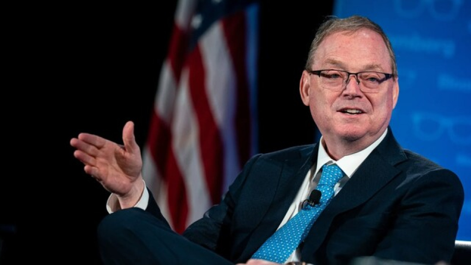 Hassett: Petrol fiyatları düşerse, faiz indirimi gelebilir