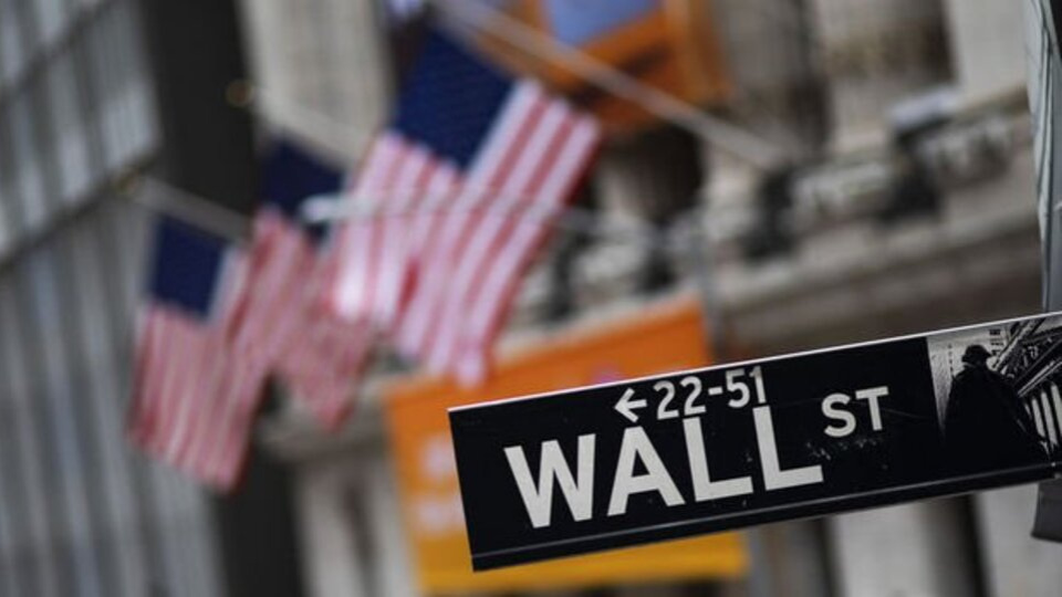 S&P 500 ve Nasdaq son bir ayın en düşük seviyesini gördü