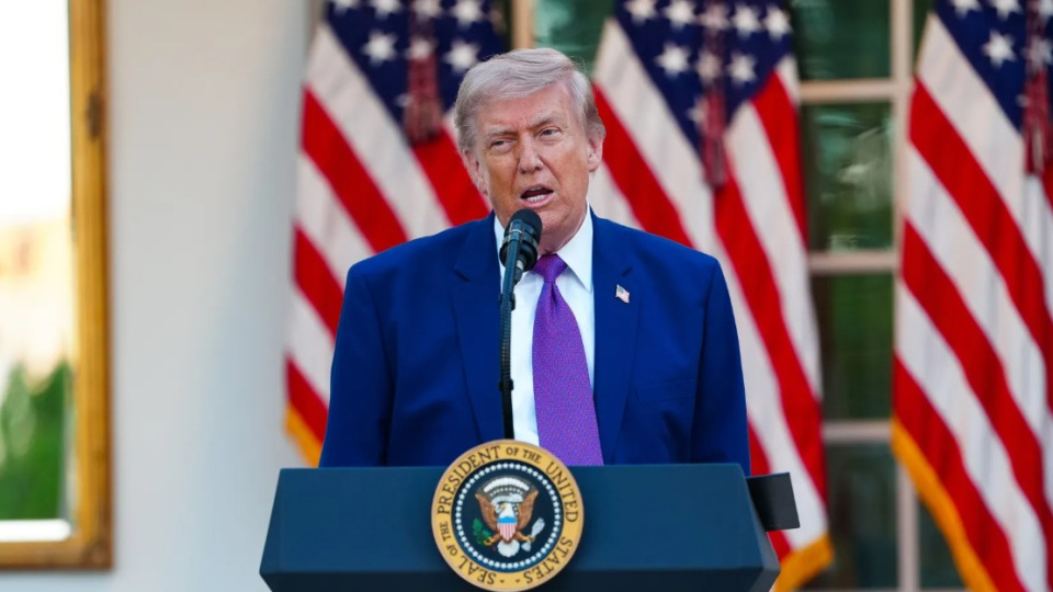 Trump: İran’la görüşmeler devam ediyor