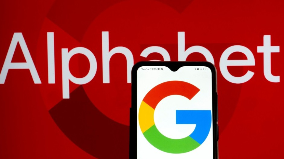 Alphabet’in ikinci çeyrek net kârı 4 katına çıktı