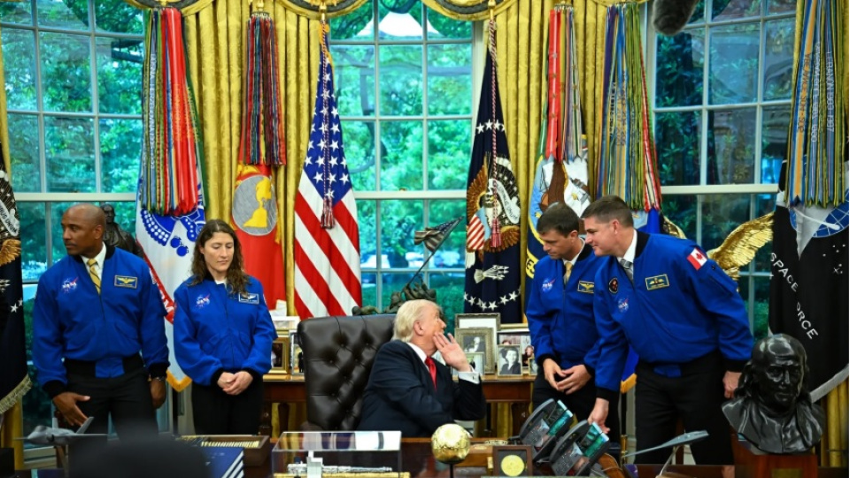 Trump “ABD Uzay Akademisi” kuracaklarını açıkladı