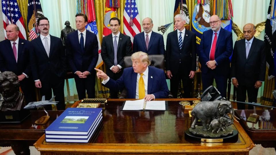 Trump’tan iki danışmanına çıkar çatışması uyarısı